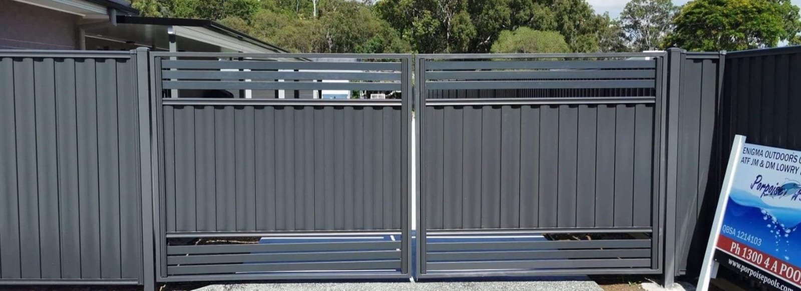 Aluminium sliding gate